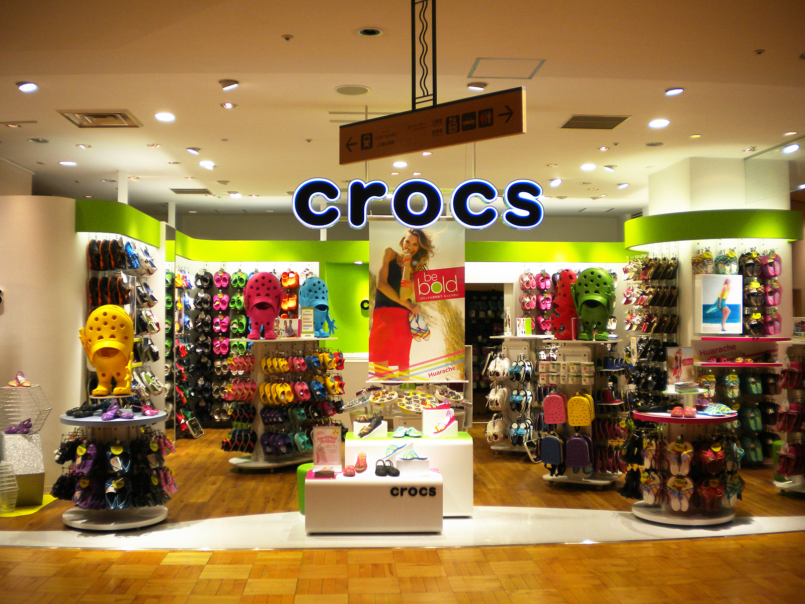 CROCS様　店舗施工