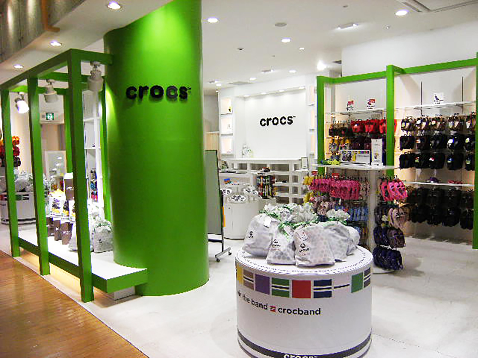 CROCS様　店舗施工