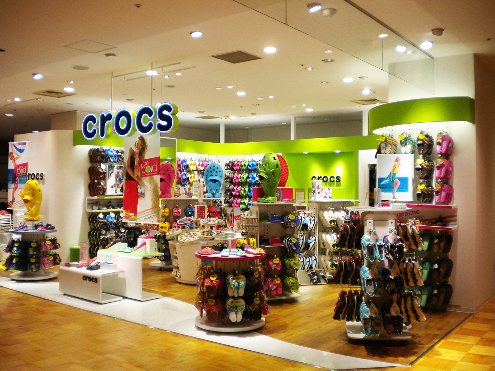 CROCS様　店舗施工